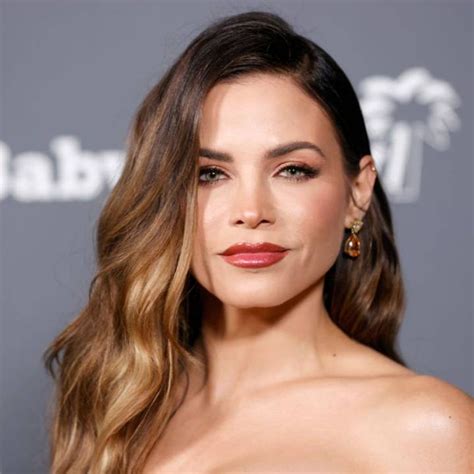 The Rookies Jenna Dewan stuns in luxurious。